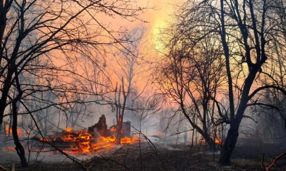 Τριπλασιάστηκε σε έκταση η φωτιά στο Τσερνομπίλ